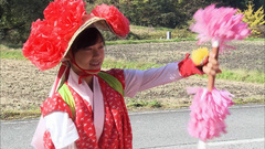 「かしら打ち」太鼓を叩く中学生