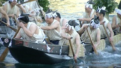 諸手船神事　ヤーヤーと水を掛け合う