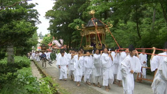 大山御幸行列参道を歩く